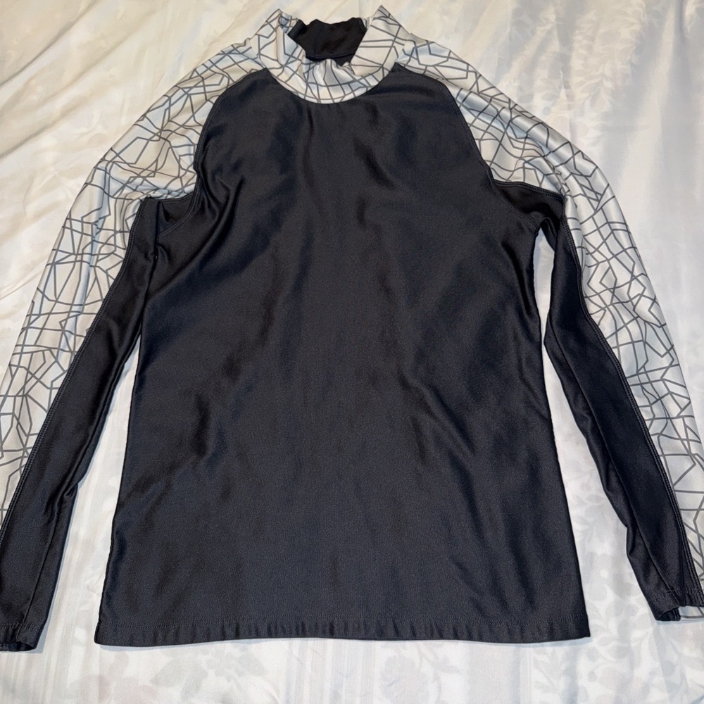 Layer 8 Performance Qwick Dry Mock Neck Base Layer M Black and spider gray